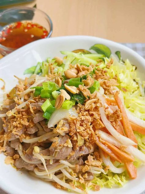 Beef Vermicelli Bowl, Beef Noodle Salad, Beef Vermicelli, Vermicelli Bowl, Lemongrass Beef, Vietnamese Beef, Country Recipes, Noodle Salad, Beef And Noodles