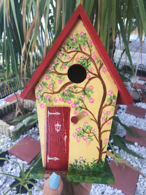 Birdhouse Painting Ideas, Birdhouse Painting, Artist Things, Birdhouse Craft, Bird Houses Ideas Diy, Miniatures Diy, Bird Houses Painted, Decorative Bird Houses, Model House