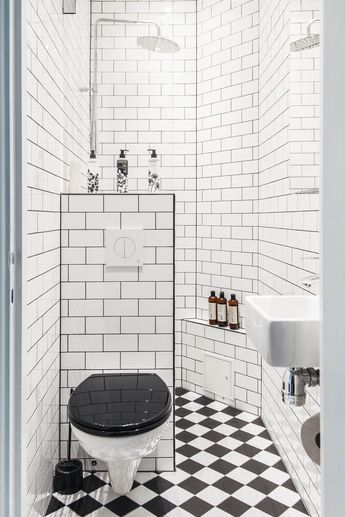 Beautiful Small Bathrooms, Makeover Kamar Mandi, Small Bathroom Remodel Designs, Bilik Air, Small Bathroom Layout, White Bathroom Designs, Bad Inspiration, Tiny House Bathroom, Black And White Tiles