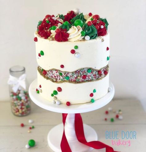 Christmas & Winter Wedding Inspiration ~ Yard Sale Weddings Fault Line Cake Tutorial, Fault Line Cake, Christmas Cake Designs, Cake Christmas, Bakery Cake, Christmas Cake Decorations, Xmas Cake, Winter Cake, Christmas Cupcakes