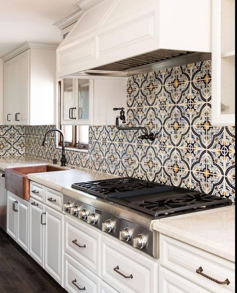 Spanish Style Homes Interior Kitchen, Modern Mexican Living Room, Spanish Tile Kitchen, Spanish Transitional, Spanish Kitchens, Spanish Ranch, Mexican Tile Kitchen, Spanish Kitchen Design, Spanish Style Home Interior