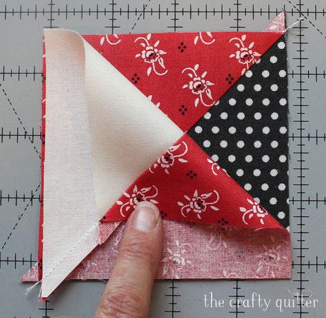 Triangle Quilt Tutorials, Half Square Triangle Quilts Pattern, Triangle Quilt Pattern, Half Square Triangle Quilts, Quilt Square Patterns, Quilting Templates, Star Quilt Blocks, Quilt Block Tutorial, Star Quilt Patterns