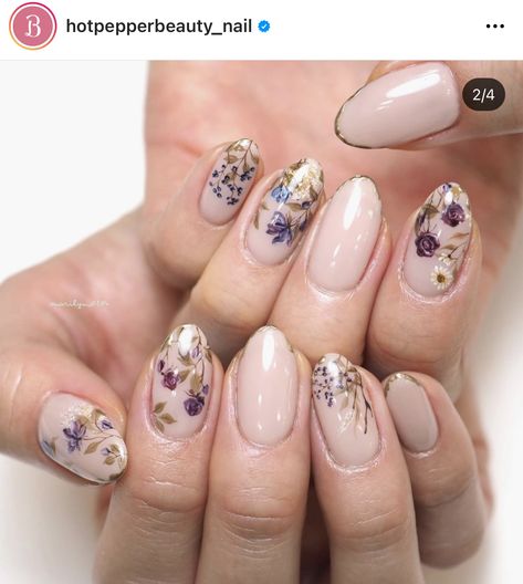 Minimal Floral Nails, Nature Inspired Nails, Bridgerton Nails, Vintage Nail Art, Bohemian Nails, Nail Aesthetics, Stamped Nails, Baby Shower Nails, Nail Painting