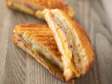 Get Freezer Breakfast Panini Recipe from Food Network Pioneer Woman Breakfast, Breakfast Panini, Panini Recipe, Make Ahead Brunch, Panini Recipes, Make Ahead Freezer Meals, Freezer Breakfast, Ree Drummond, Breakfast Meal Prep