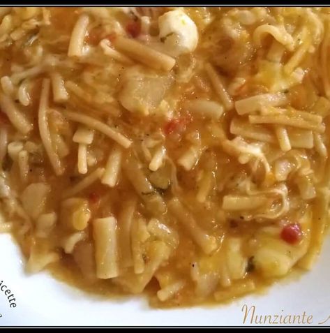 Pasta E Patate, Pasta E Fagioli, Pasta Fatta In Casa, I Want To Eat, Tasty Recipes, Pad Thai, Gnocchi, Cheeseburger Chowder, Italian Recipes