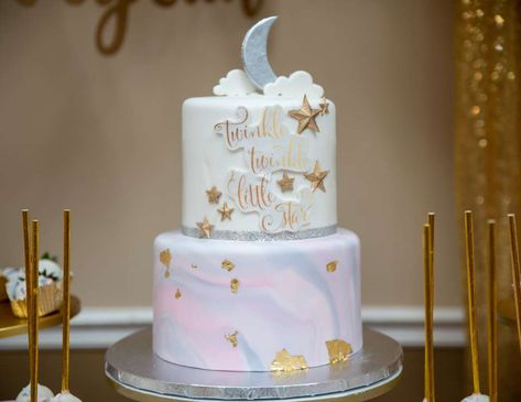 Twinkle Twinkle Gender Reveal Cake, Twinkle Little Star Baby Shower Cake, Pregnancy Cake, Twinkle Twinkle Little Star Cake, Berry Party, Baby Reveal Cakes, Star Baby Shower Theme, Baby Shower Invites Neutral, Gender Reveal Party Theme