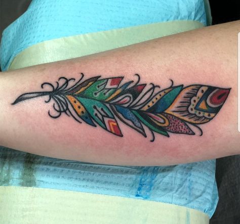 Traditional Feather tattoo done by Lydia @ Ironclad. Celtic Feather Tattoo, Feather Tattoo Traditional, American Traditional Feather Tattoo, Traditional Feather Tattoo, Single Tattoos, Simple Owl Tattoo, Owl Feather Tattoos, Inspiration Reference, Tattoo Lace