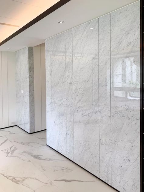 Corian Wall Panelling, Polygranite Wall Designs, Glossy Laminate Texture, Wall Cladding Interior, Marble Sheets, Discrete Mathematics, Down Ceiling Design, Marble Detail, Cosmetics Store