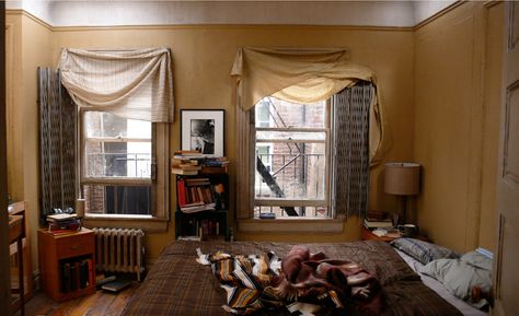 New York Apartment Interior, Nyc Apartment Aesthetic, 80s Apartment, Bronx Apartment, One Room Apartment, Student Apartment, Men Apartment, Aesthetic Apartment, Small Apartment Interior