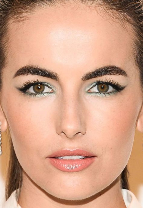 Celebrity Hooded Eyes, Close Together Eyes, Celebrities With Hooded Eyes, How To Do Winged Eyeliner, Brick Red Lipstick, Makeup Hooded Eyes, Camila Belle, Downturned Eyes, Celeb Makeup