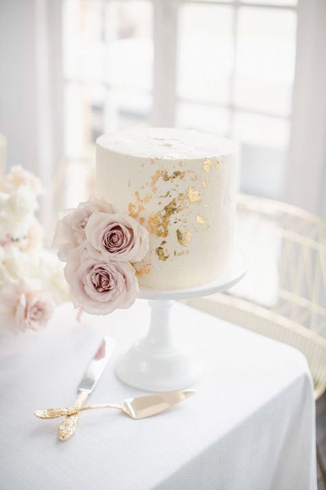 Elegant White + Gold Cake  | Pastel Bridal Shower Inspiration with Soft Pink Flowers | Table setting | #wedding #weddinginspiration #weddingideas | HOORAY! Mag White And Gold Bridal Shower Cake, Pink And Gold Bridal Shower Cake, Simple Wedding Cake Small One Tier Gold, Rose Gold Bridal Shower Cake, Minimal Bridal Shower Ideas, White And Rose Gold Cake, Bridal Shower Cake Ideas Elegant, White Cake Design, Bridal Shower Cake Ideas