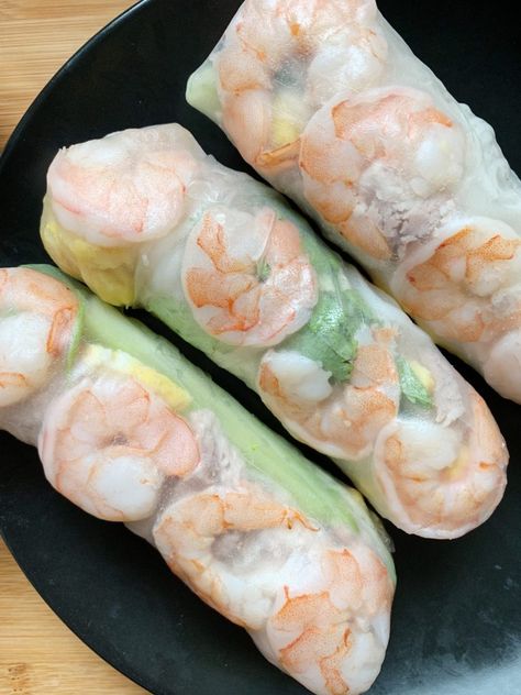 Spring Rolls (Gluten Free, Soy Free) - a dash of dolly Vietnamese Fresh Spring Rolls, Shrimp Summer Rolls, Sommer Mad, Just Roll With It, Spicy Chicken Sandwiches, Fresh Spring Rolls, Rice Vermicelli, Summer Rolls, Food Garnishes