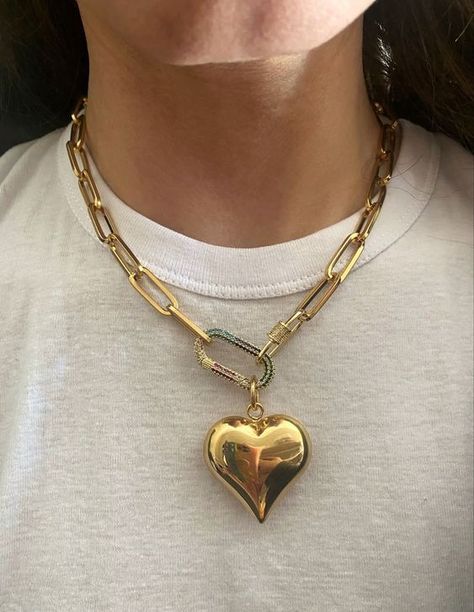 Kitsch Jewelry, Carabiner Necklace, Elegant Hats, Necklace Accessories, Jewelry Fashion Trends, Gold Heart Necklace, Stacked Jewelry, Jewelry Lookbook, Jewelry Inspo