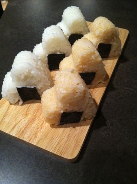 Heart Shaped Onigiri, Bday Picnic, Food Board, Heart Shape, Vegan Vegetarian, Tea Party, Comfort Food, Heart Shapes, Bat