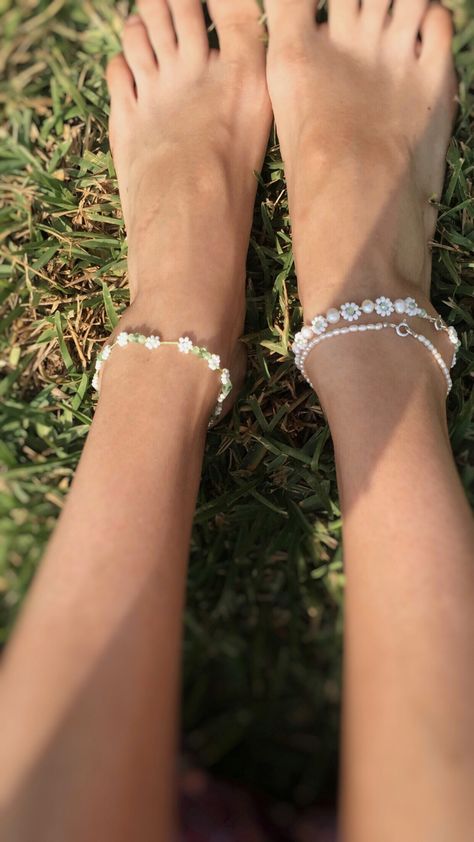 Anklet Inspo Diy, Anklets Diy Beads, Bead Anklet Ideas, Anklets Diy, Diy Beaded Rings, Beads Jewellery, Handmade Jewelry Tutorials, Jewelry Accessories Ideas, Summer Bracelets