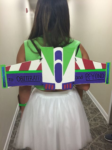 Buzz Light Year Diy Costume, Buz Lightyear And Woody Halloween, Buzzlight Year Halloween Costumes Women, Buzz Toy Story Costume, Buzz Lightyear Womens Costume, Buz Lighter Costume, Buzz Costume Women, Buzz Lightyear Fantasia, Buzz Lightyear Costume Women Diy