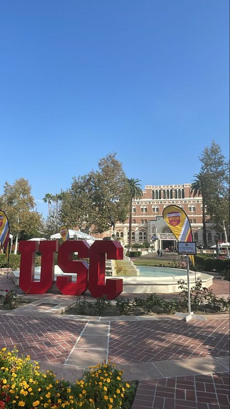 Usc Film School, Usc College, Life In Usa, College Goals, College Vision Board, College Tour, Usa University, College Acceptance, College Majors