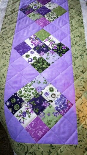 Spring Table Runners Quilted, Christmas Table Runner Pattern, Cowboy Quilt, Quilted Table Runners Christmas, Fall Quilt Patterns, Table Topper Patterns, Table Runner Diy, Spring Table Runner, Big Block Quilts