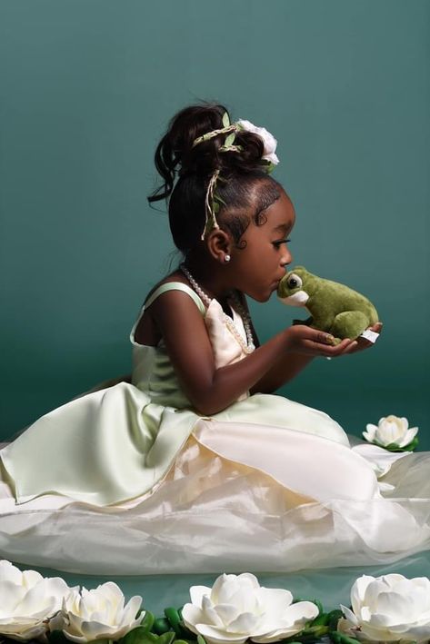 Mommy Daughter Photoshoot, Kid Birthday Outfits, Daughter Photoshoot, Princesa Tiana, Maternity Photography Poses Pregnancy Pics, Mommy Goals, Glam Photoshoot, Maternity Photography Poses