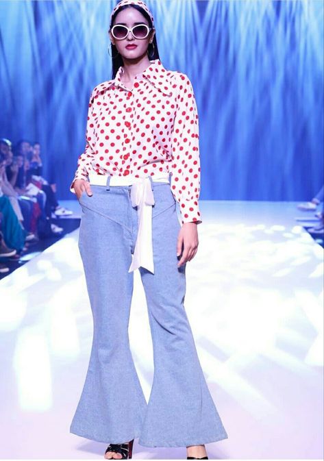 Theme 90s, Polka dotted shirt with bell bottom jeans. Presented at BOMBAY TIMES FASHION WEEK 2019. by Ravi Ranjan. Retro Style Outfits Indian, Retro Outfits 80s Style Indian, Indian Retro Outfits For Women, 70s Indian Fashion, 90s Fashion Bollywood, Retro Outfits 90s Women Party, Retro Theme Outfit Women, Retro Theme Outfit, Retro Look Bollywood Indian