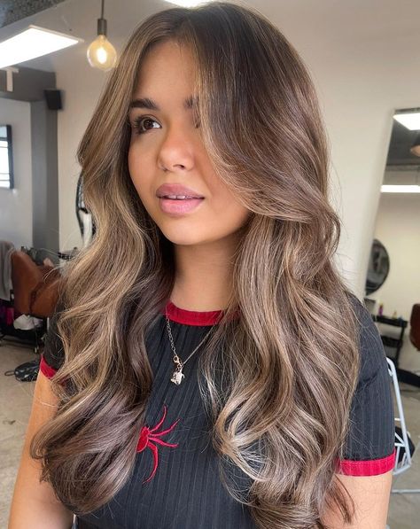 Brunette And Blonde Hair Color, Ash Caramel Highlights, Hair Colour Ideas For Medium Hair, Light Brown Ashy Balayage, Ash Highlights Dark Hair, Brunette Hair Ash Highlights, Bronde Balayage Dark Hair, Root Melt Brown To Blonde, Reverse Brown Balayage