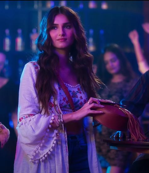 Tara Sutaria Ek Villain Returns Outfits, Tara Sutaria Ek Villain Returns, Tara Sutaria Aesthetic, Tara Sutaria Outfits, Ek Villain Returns, Tara Sutaria, Clip Hairstyles, Fits Inspo, Indian Aesthetic