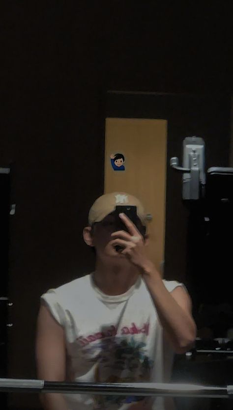 Taehyung Hide Face Pics, Taehyung Lowkey Boyfriend Pics, Tae Hyung Boyfriend Material, Taehyung Hidden Wallpaper, Taehyung Boyfriend Material Aesthetic, Taehyung Hidden Face, Taehyung Bf Material, Boyfriend Taehyung, Tae Aesthetic