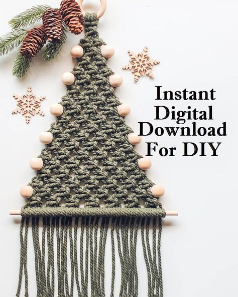 Beaded Christmas Tree, Macrame Christmas, Christmas Tree Crafts, Large Macrame, Christmas Tree Pattern, Tree Pattern, Macrame Knots, Macrame Tutorial, Pattern Tutorial