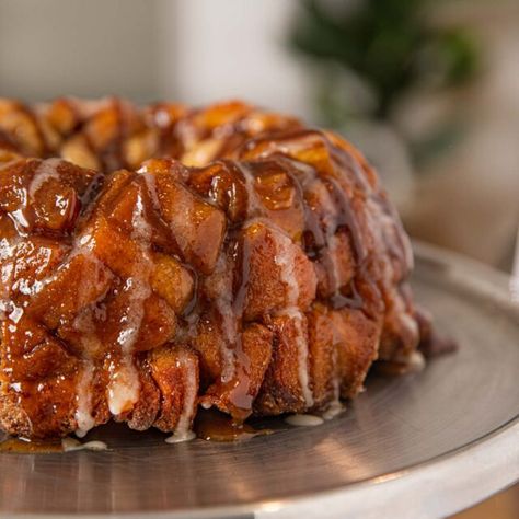 Cinnamon Roll Monkey Bread (w/refrigerated rolls!) [VIDEO] - Dinner, then Dessert Instapot Breakfast, Gorilla Bread, Pecan Monkey Bread, Apple Monkey Bread, Instant Pots, Cinnamon Roll Monkey Bread, Monkey Bread Recipe, Dinner Then Dessert, Pot Food