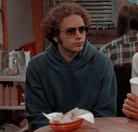 That 70s Show Steven Hyde, Hyde That 70s Show Aesthetic, 70s Show Memes, Steven Hyde Outfit, 70s Show Aesthetic, That 70s Show Memes, That 70s Show Aesthetic, Hyde That 70s Show, Steven Hyde