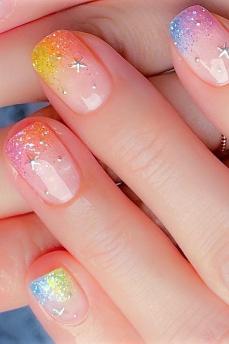 Colorful Sparkly Nails, Rainbow Glitter Nails, Glitter Fade Nails, Glitter Gradient Nails, Gold Glitter Nails, Fall Nail Trends, Ombre Nails Glitter, Ombre Nail Designs, Chic Nails