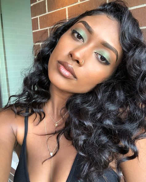 Feeling the turbulence right now- so here I am reminding ya’ll to keep pushing because I had to remind myself today 💚 Subtle Colored Eyeshadow, Colored Eyeshadow, Red Carpet Party, Brown Skin Makeup, Green Makeup, Black Women Makeup, Green Eyeshadow, Deep Skin, Matcha Green