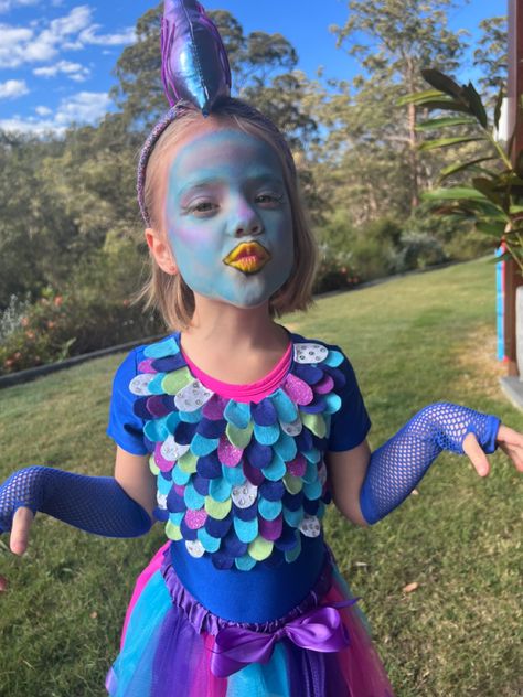 Fish Costume Diy, Rainbow Fish Costume, Fish Costume, Book Character Costumes, Character Costume, Rainbow Fish, Costume Diy, Book Character, Gold Fish