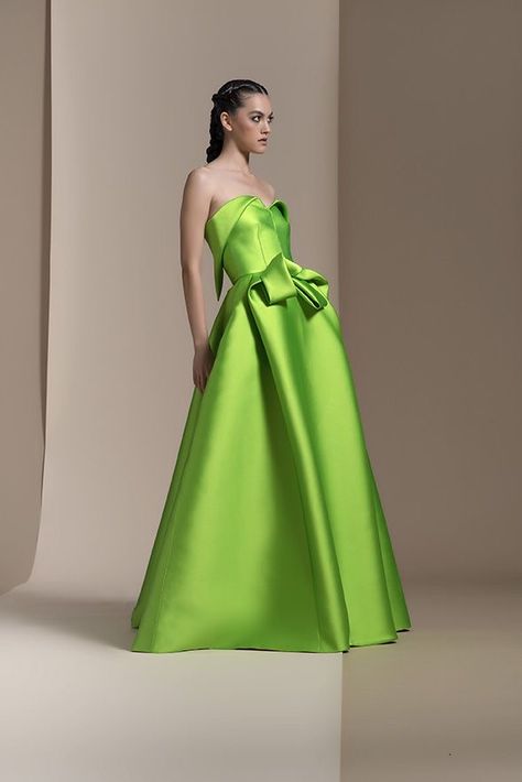 Dresses In Dubai, Isabel Sanchis, Elegance Dress, Colour Analysis, Georges Chakra, Wedding Dress Boutiques, Fashion Gowns, Cute Prom Dresses, Runway Dresses