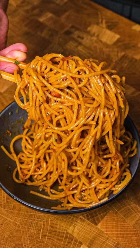 Food & Drink • Instagram Chilli Oil Garlic Butter Pasta, Chili Oil Garlic Butter Pasta, Pasta Chinese, Chili Oil Pasta, Garlic Buttered Noodles Recipe, Fusion Pasta, Garlic Ramen, Buttered Noodles Recipe, Garlic Butter Noodles