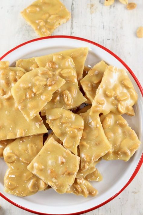 Easy Peanut Brittle recipe is the classic we all love. Just like grandma would make every Christmas! This simple recipe comes together in about 15 minutes and will be a holiday staple for years to come! Cookie Brittle Recipe, Easy Peanut Brittle, Easy Peanut Brittle Recipe, Cookie Brittle, Holiday Candy Recipes, Easy Christmas Candy Recipes, Peanut Brittle Recipe, Canned Butter, Brittle Recipes