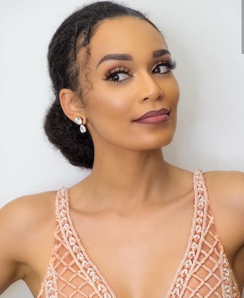 Pearl Thusi, Black Actors, 4c Hairstyles, Beat Face, Fav Celebs, Makeup Inspo, Amazing Photography, Eye Candy, Cool Pictures