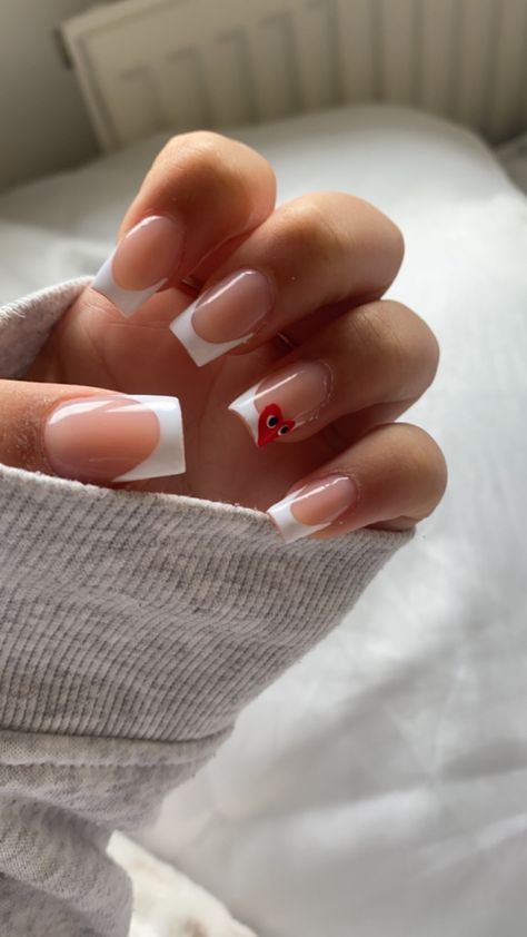 Square Nail Inspo Medium, Simple French Tip With Design, Basic Nail Ideas Square, Cdg Heart Nails, French Tip Nails Short Square, Cdg Nails, Nails Kurz, Nails Sommer, Cut Nails