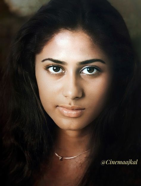 Smita Patil Smita Patil, Retro Bollywood, Expressive Eyes, Actress Without Makeup, Retro Beauty, Village Photography, Indian Cinema, Vintage Bollywood, Film Inspiration