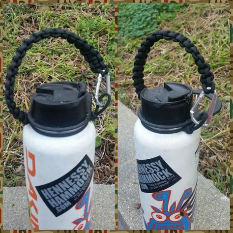 My version of a Hydroflask handle. I'm not a paracord enthusiast, but this was an easy task. I like the added carabiner for the option to clip on. Paracord Bottle Holder, Paracord Water Bottle Holder Diy, Hydroflask Holder, Diy Paracord Water Bottle Strap, Flask Drawing, Paracord Water Bottle Sling, Nalgene Paracord Handle Diy, Paracord Strap, Hydro Flask Bottle