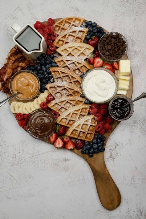 How To Make A Breakfast Charcuterie Board - The Curly Spoon Waffle Charcuterie Board, Breakfast Charcuterie Board, Breakfast Charcuterie, Chocolate Breakfast, Breakfast Platter, Skip To My Lou, Party Food Buffet, Breakfast Waffles, Charcuterie Inspiration