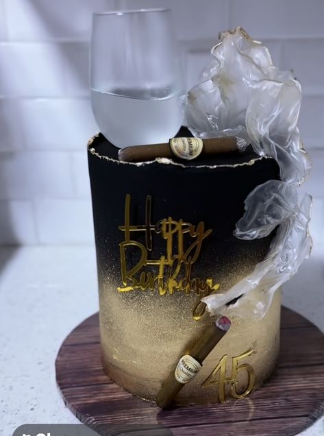 Hat Cake For Men, Rapper Cake, Black And Gold Birthday Cake, Chocolate Buttercream Cake, Gold Birthday Cake, Hat Cake, Birthday Cakes For Men, Creative Birthday Cakes, Cigars And Whiskey