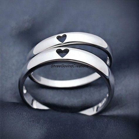 Buy Couple Band Engraved Couple Name Love Band 925 Sterling Online in India - Etsy Rings With Hearts, Bruce Yamada, Cincin Titanium, Matching Promise Rings, Cute Promise Rings, Couple Ring Design, Couple Band, Heart Promise Rings, Promise Ring Set