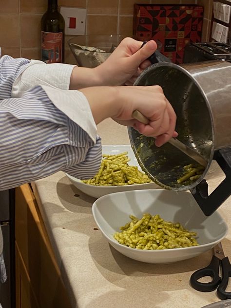 pesto pasta aesthetic italian london vibes house staycation home dinner party italian core italian aesthetic Making Pasta With Friends Aesthetic, Pesto Pasta Aesthetic, Dinner Party Italian, Home Dinner Party, Pasta Aesthetic, London Vibes, Italian Aesthetic, Making Pasta, Pesto Pasta