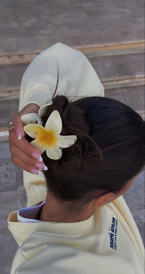 Beach Hair Accessories, Flower Claw Clip, Flower Hair Claw, Flower Acrylic, Hair Clamps, Clip Hairstyles, Hair Claws & Clips, Flower Hair Clips, Beach Hair