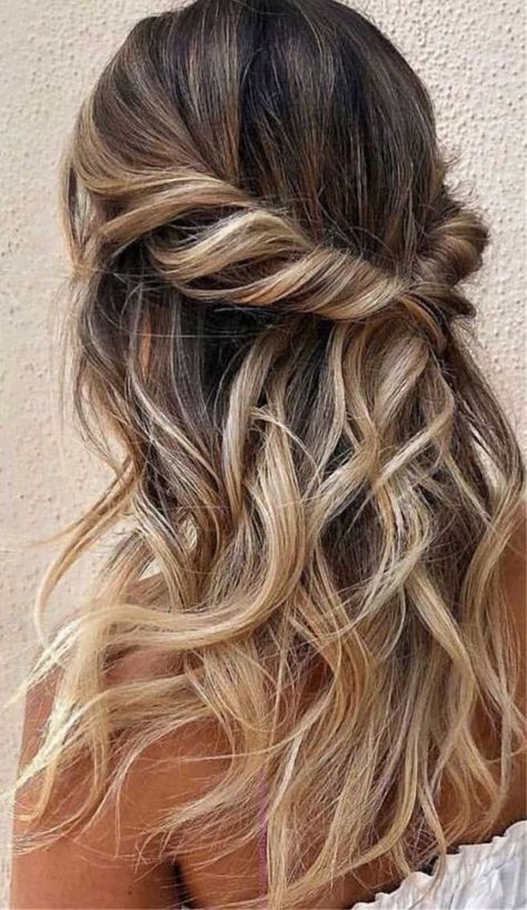 Having a rustic wedding theme? And a bit confused on what hairstyle you should go with your rustic wedding--then look no further. We’ve rounded up 43 Gorgeous Half Up Half Down Hairstyles from which you can choose. Glamorous Wedding Hair, Wedding Hair Half, Half Up Half Down Hairstyles, Bridesmaid Hair Half Up, Homecoming Hairstyles Updos, Updo Hairstyle, Hair Homecoming, Bridesmaid Hair Down, Homecoming Hair Down