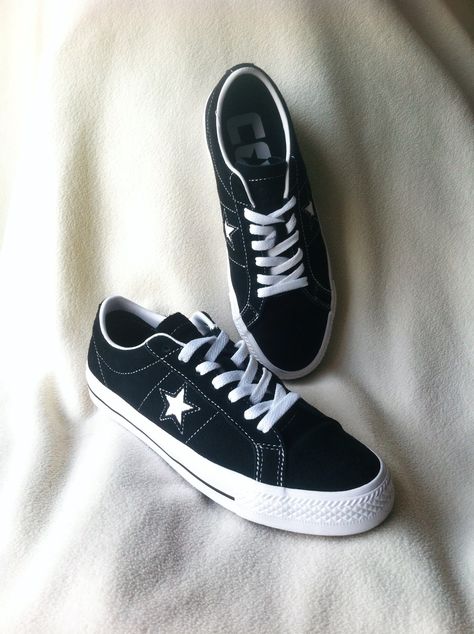 One star #converse #one #star #menswear #shoes #photo #sneakers #nike #Black #white #lighting Sneakers Nike Black, White Lighting, Star Converse, Converse One Star, Shoes Photo, One Star, Nike Black, Vans Sneaker, Sneakers Nike