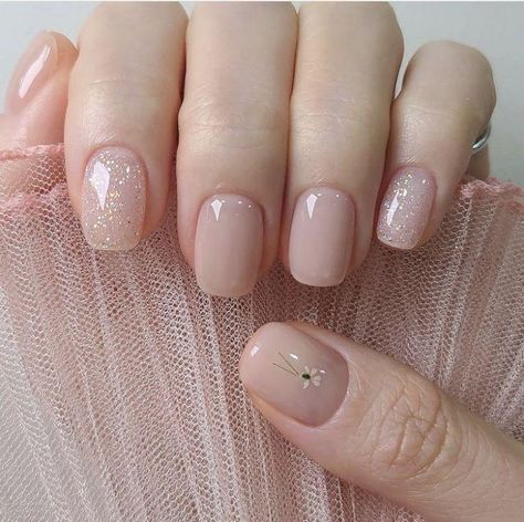 Korean Pedicure Ideas, Gel Nails For Work, Short Spring Nails 2023, Squoval Nail Ideas, Gelish Inspo, Short Squoval Acrylic Nails, Squoval Nails Design, Blush Nail Designs, Sophisticated Nails