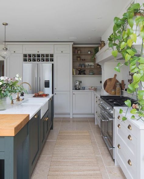 Limestone Kitchen Floor, Rustic Wood Kitchen Cabinets, Limestone Kitchen, Rustic Wood Kitchen, Kitchen Cabinet Inspiration, Limestone Floor Tiles, Mandarin Stone, Indoor Tile, Limestone Flooring