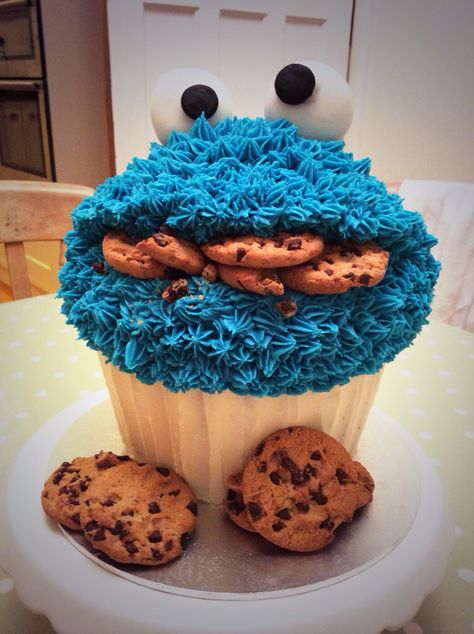 Giant Cookie Monster cupcake - paperdoyleys.co.uk Cookie Monster Cakes, Large Cupcake Cakes, Giant Cupcake Cakes, Big Cupcake, Cookie Monster Cupcakes, Cookie Monster Cake, Cookie Monster Party, Cookie Monster Birthday, Large Cupcake